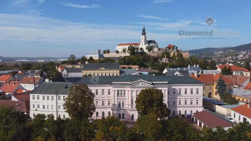 Na prenájom 4 izbový  luxusný byt v srdci Nitry
