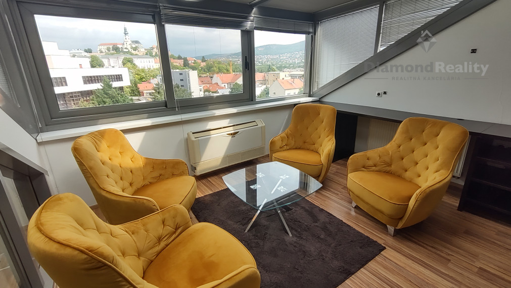 Na prenájom 4 izbový  luxusný byt v srdci Nitry
