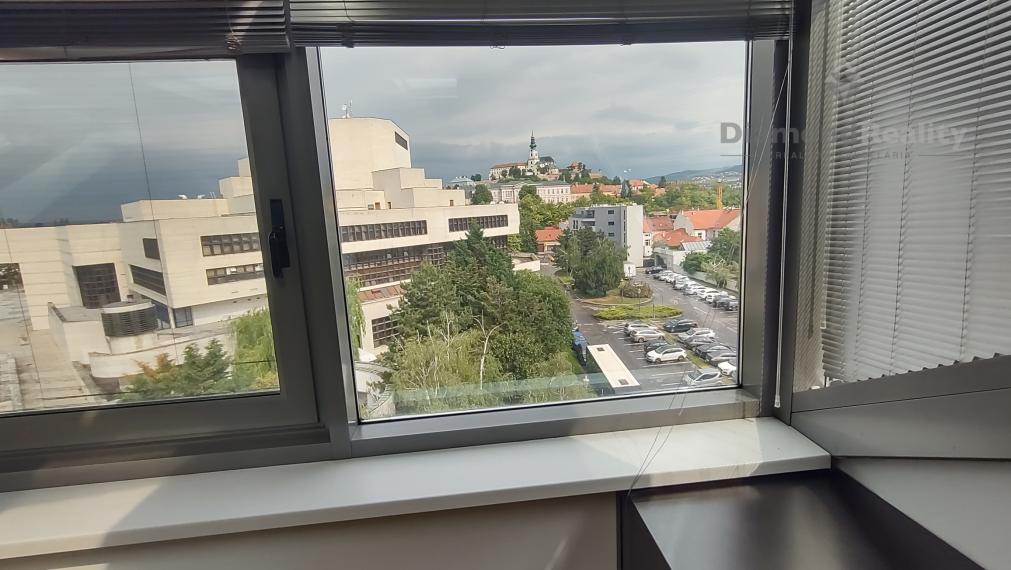Na prenájom 4 izbový  luxusný byt v srdci Nitry