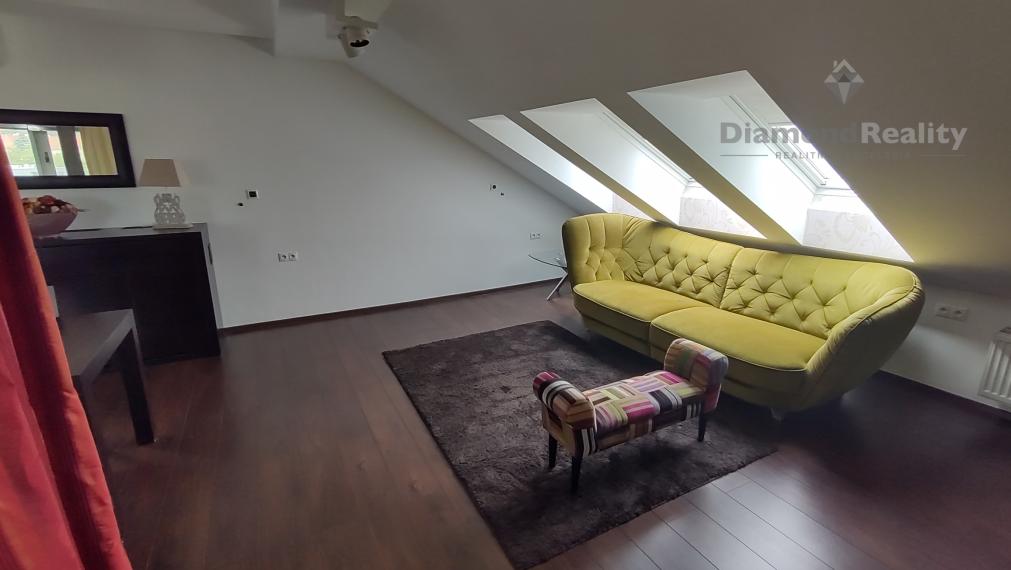 Na prenájom 4 izbový  luxusný byt v srdci Nitry