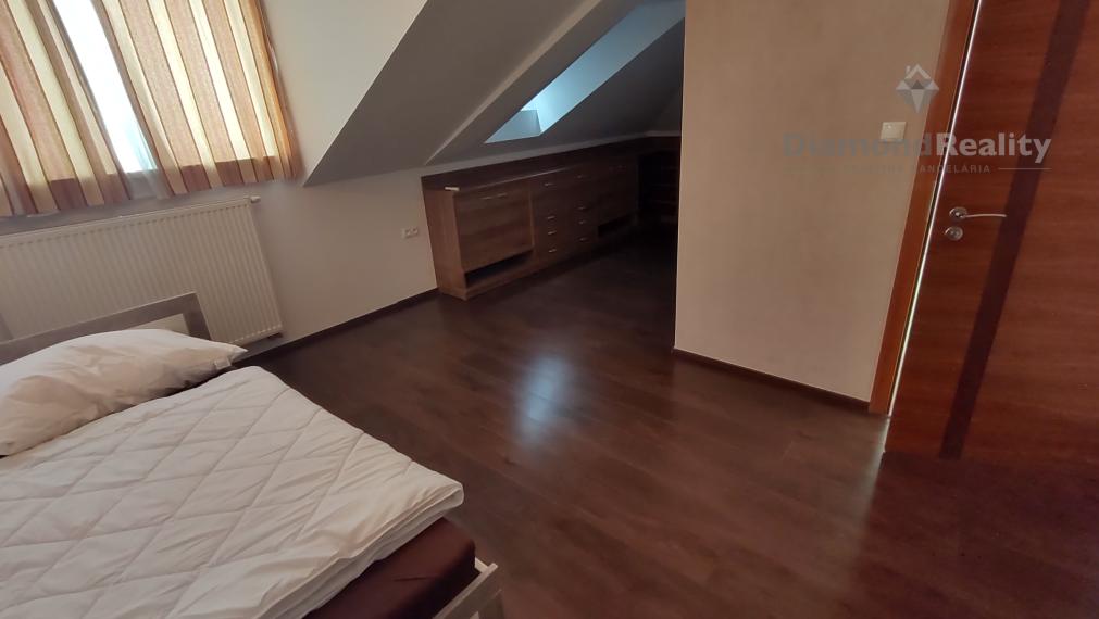 Na prenájom 4 izbový  luxusný byt v srdci Nitry