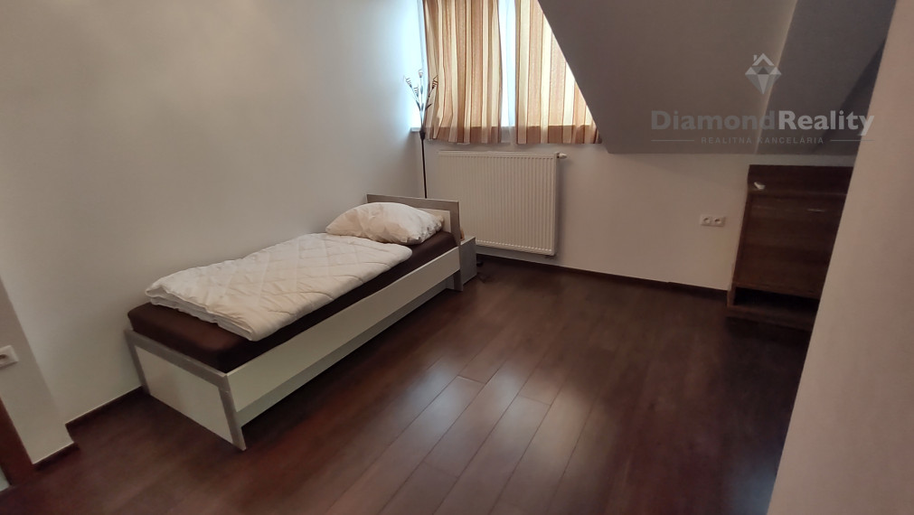 Na prenájom 4 izbový  luxusný byt v srdci Nitry