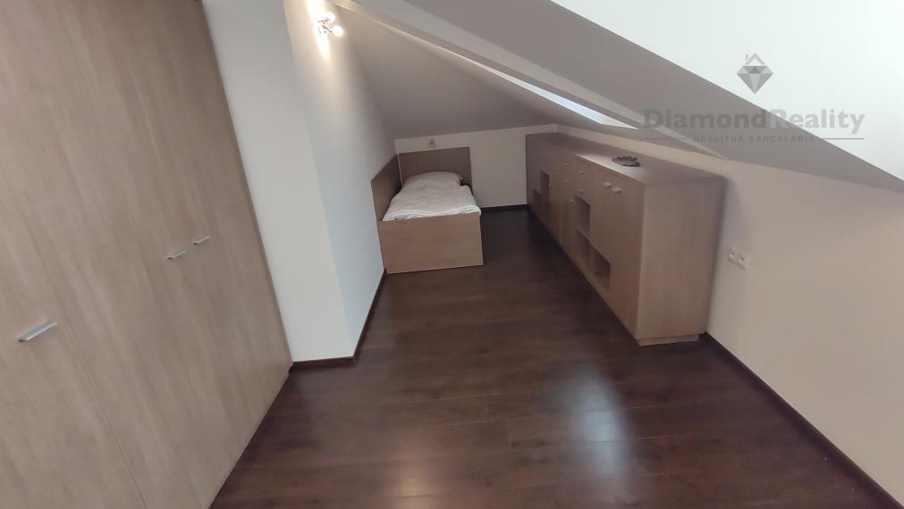 Na prenájom 4 izbový  luxusný byt v srdci Nitry