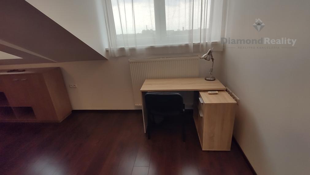 Na prenájom 4 izbový  luxusný byt v srdci Nitry