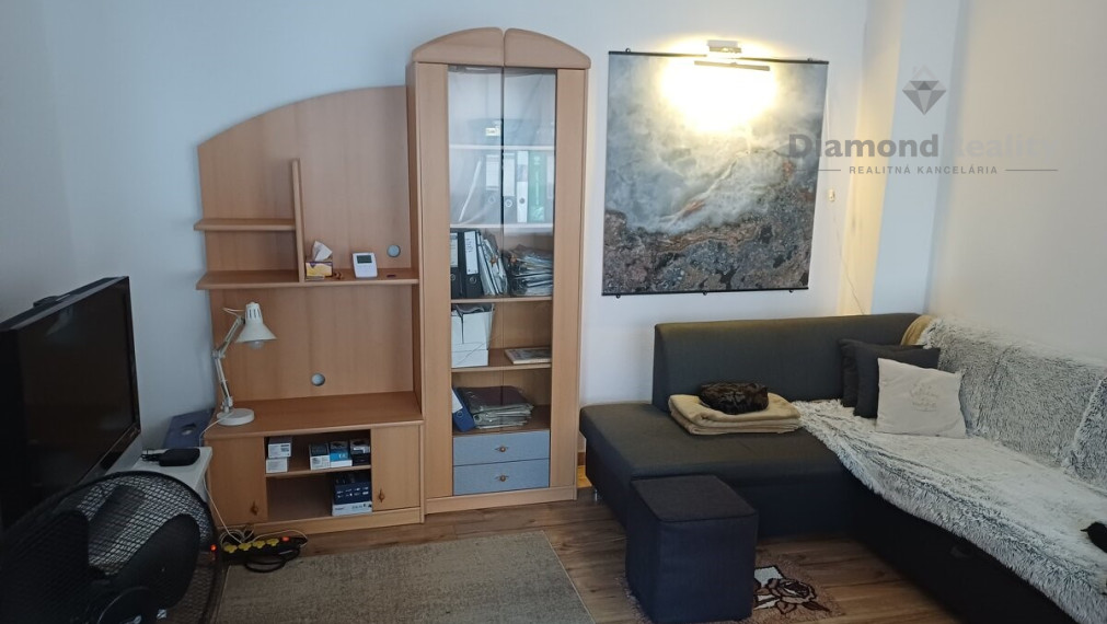 Na prenájom 2 samostatné izby v rodinnom dome, Krakovany