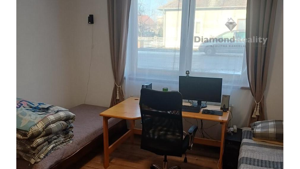 Na prenájom 2 samostatné izby v rodinnom dome, Krakovany