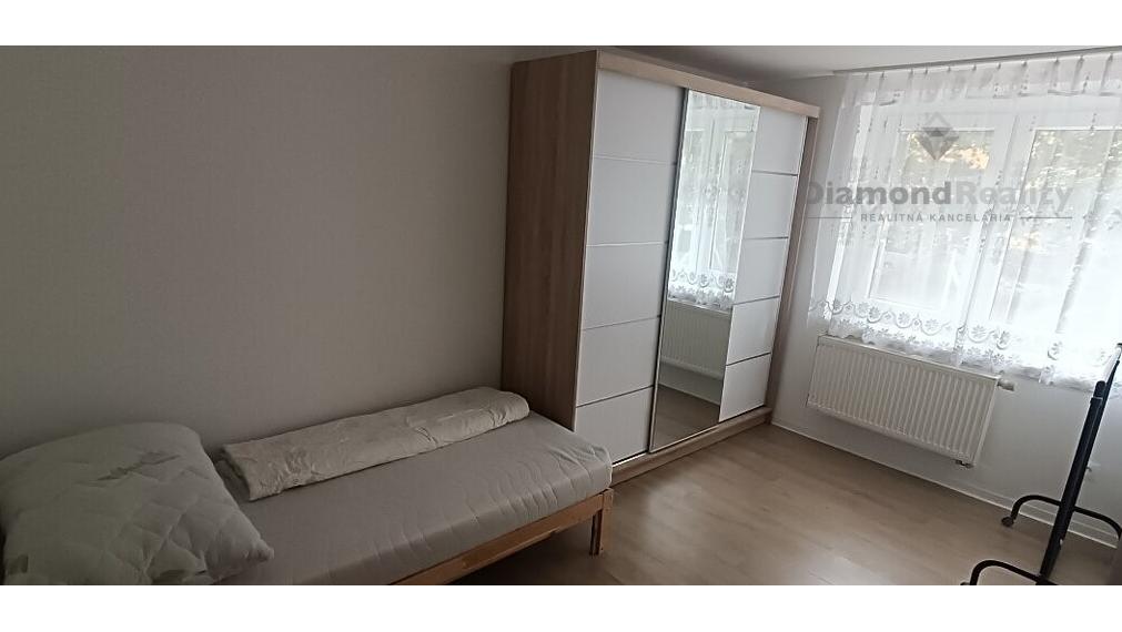 Na prenájom komplet zariadený 3 izbový byt, A. Hlinku Trnava