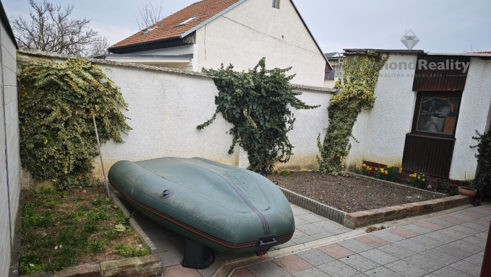 Na predaj starší rodinný dom čiastočne prerobený, Piešťany