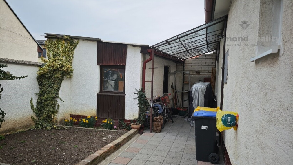 Na predaj starší rodinný dom čiastočne prerobený, Piešťany