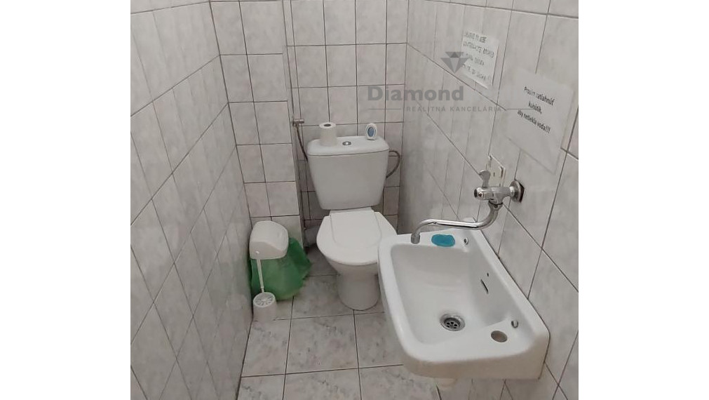 Na prenájom 27 m2 kancelária v centre mesta Farská ulica