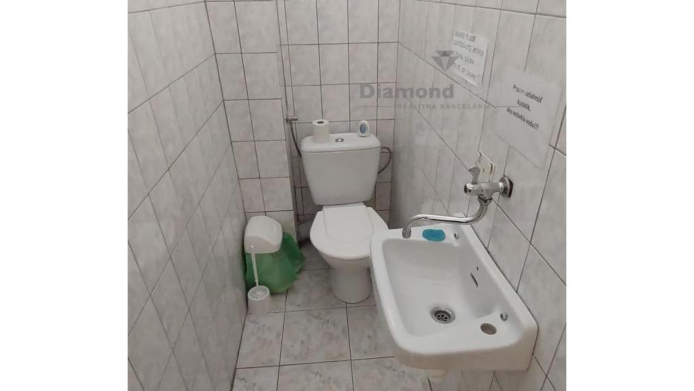 Na prenájom 10 m2 kancelária v centre mesta Nitra - Farská ulica