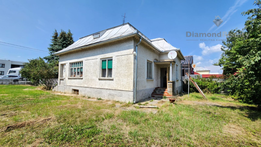 Michalovce, Močarianska - Skvelá príležitosť na bývanie aj podnikanie 7696m2