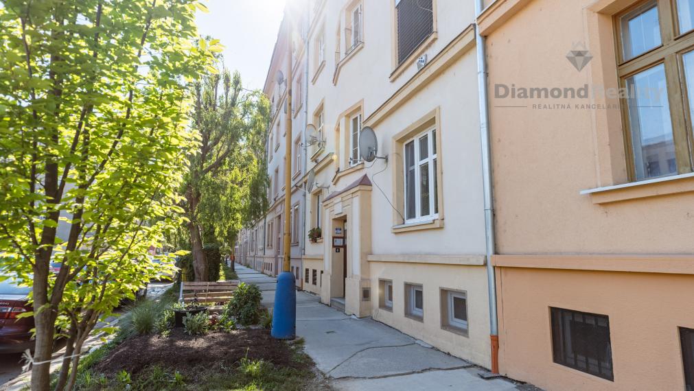NA PREDAJ VEĽKÝ, MEZONETOVÝ BYT NA ULICI TOMÁŠIKOVA, KOŠICE - SEVER