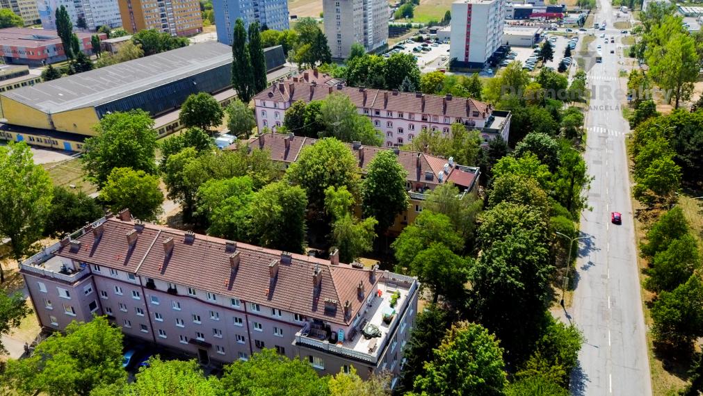 Na predaj pekný a zreonštruovaný 2 - izbový byt v Šaci, ulica Železiarenská