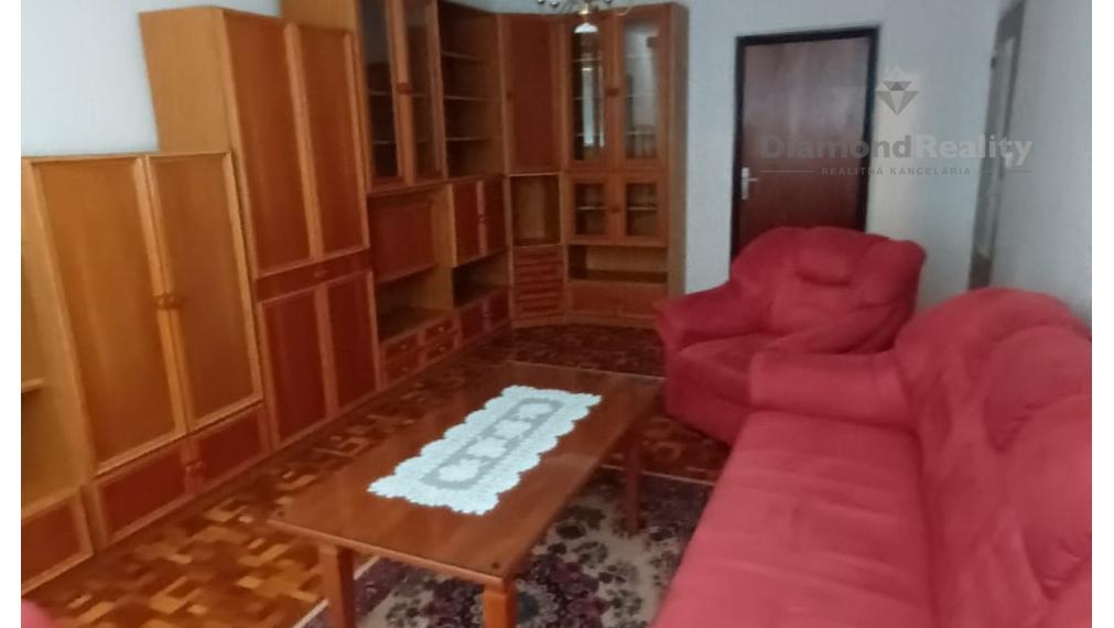 Na prenájom veľký zariadený 3 izbový byt, M. Bela, Piešťany.