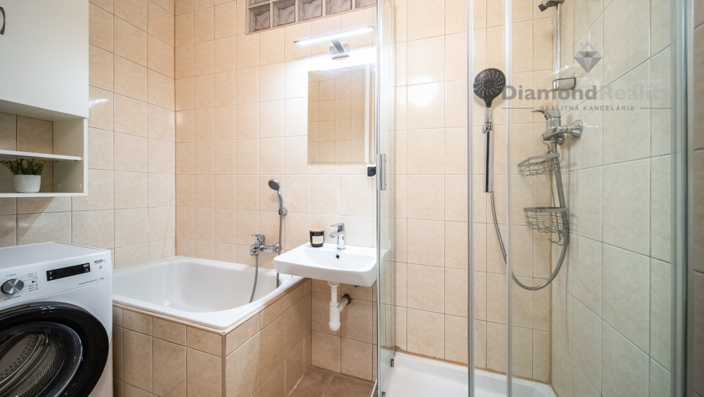 NA PREDAJ 3 IZBOVÝ BYT S LODŽIOU PO KOMPLETNEJ REKONŠTRUKCIÍ