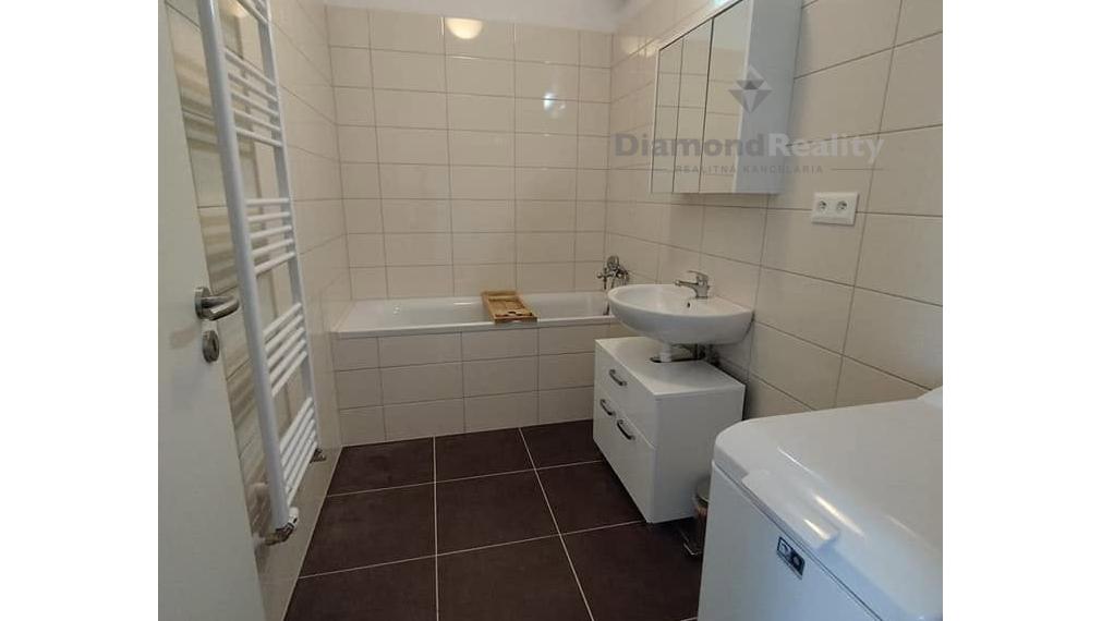 Na prenájom zariad 2 izbový byt balkón novost. Sadová Senica