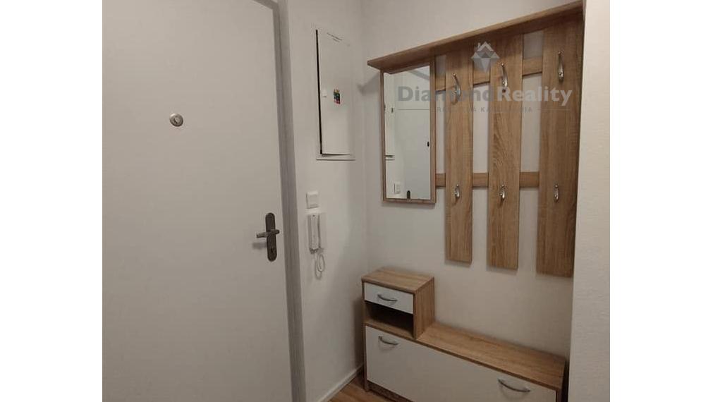 Na prenájom zariad 2 izbový byt balkón novost. Sadová Senica