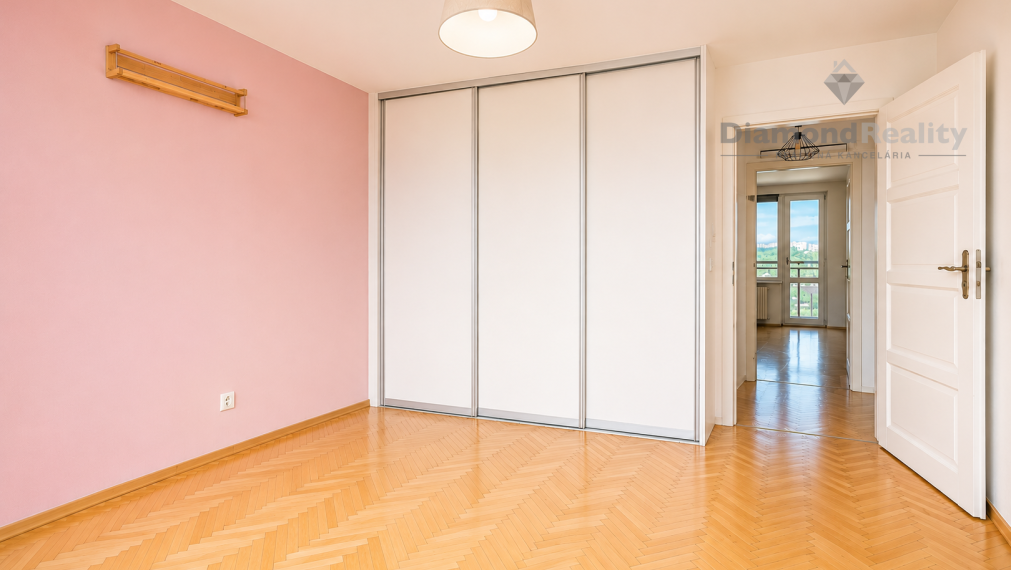 Na predaj svetlý 3-izbový byt s lodžiou, Alvinczyho ulica, Košice - Sever