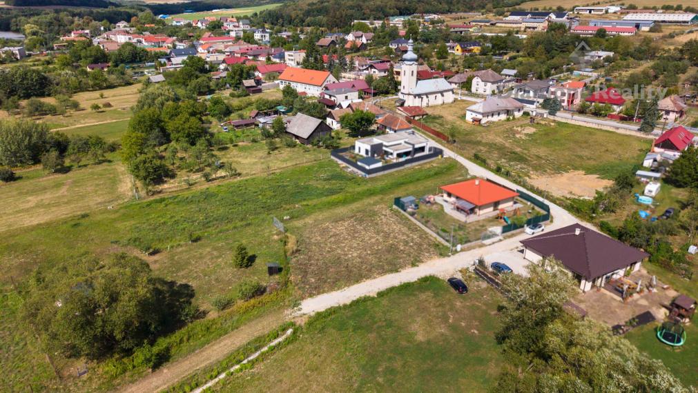 NA PREDAJ ROVINATÝ STAVEBNÝ POZEMOK V OBCI PAŇOVCE