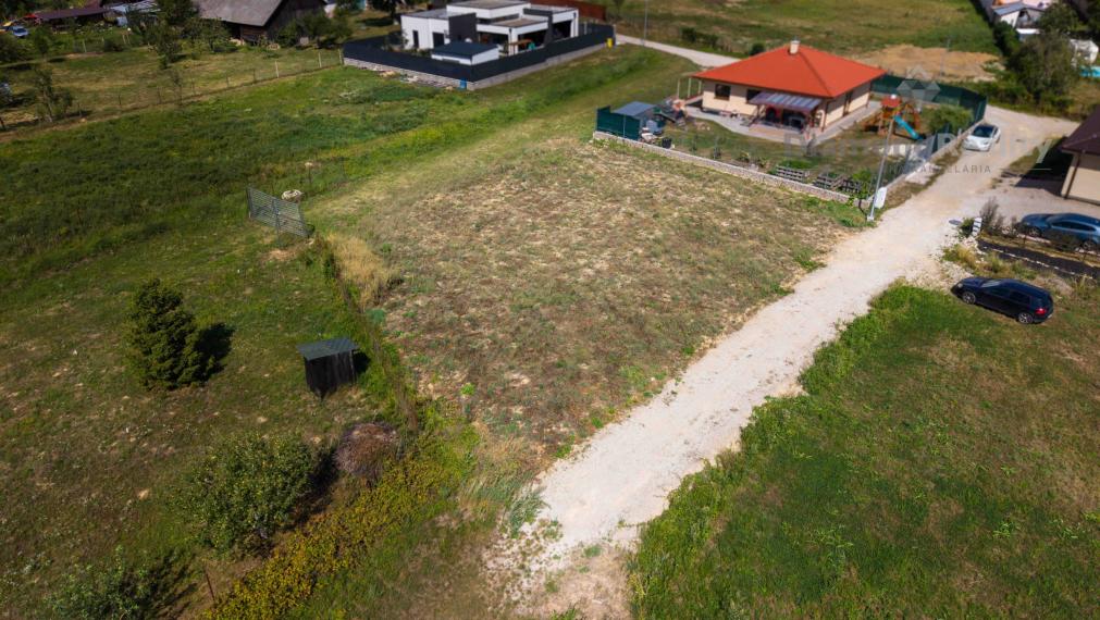 NA PREDAJ ROVINATÝ STAVEBNÝ POZEMOK V OBCI PAŇOVCE