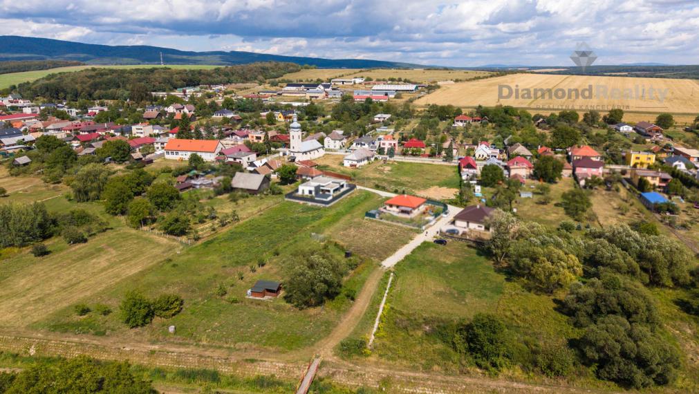 NA PREDAJ ROVINATÝ STAVEBNÝ POZEMOK V OBCI PAŇOVCE