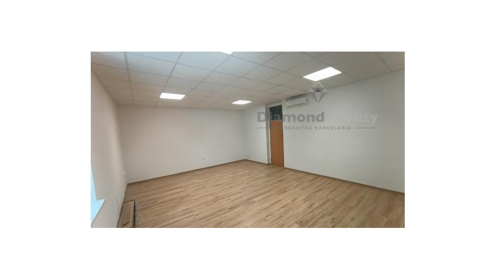 REZERVOVANÉ! Na prenájom 37 m2 kancelária v centre mesta