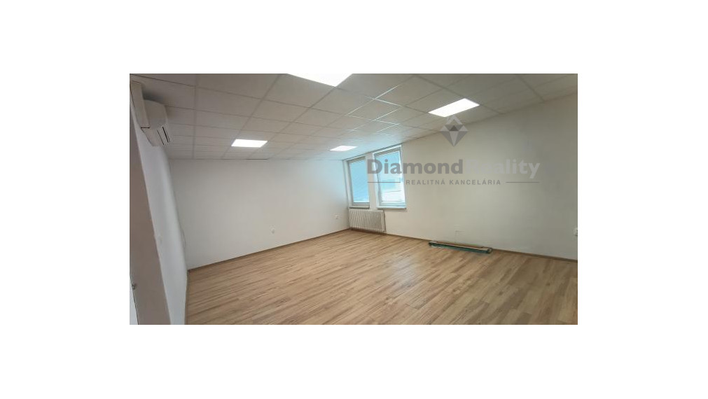 PRENAJATÉ! Na prenájom 37 m2 kancelária v centre mesta