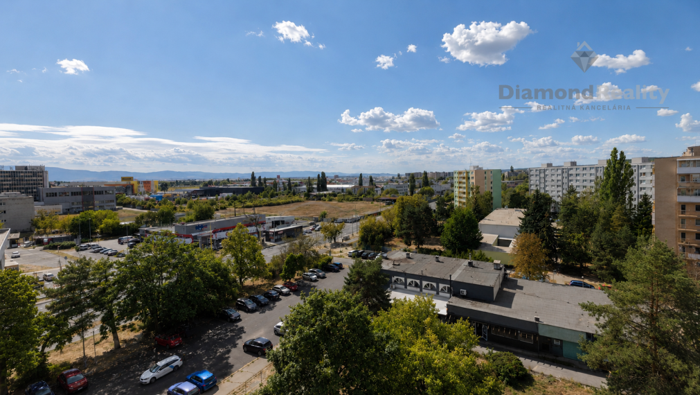 NA PREDAJ 3 IZBOVÝ BYT S BALKÓNOM PO ČIASTOČNEJ REKONŠTRUKCII, TRIEDA SNP, KOŠICE - ZÁPAD.