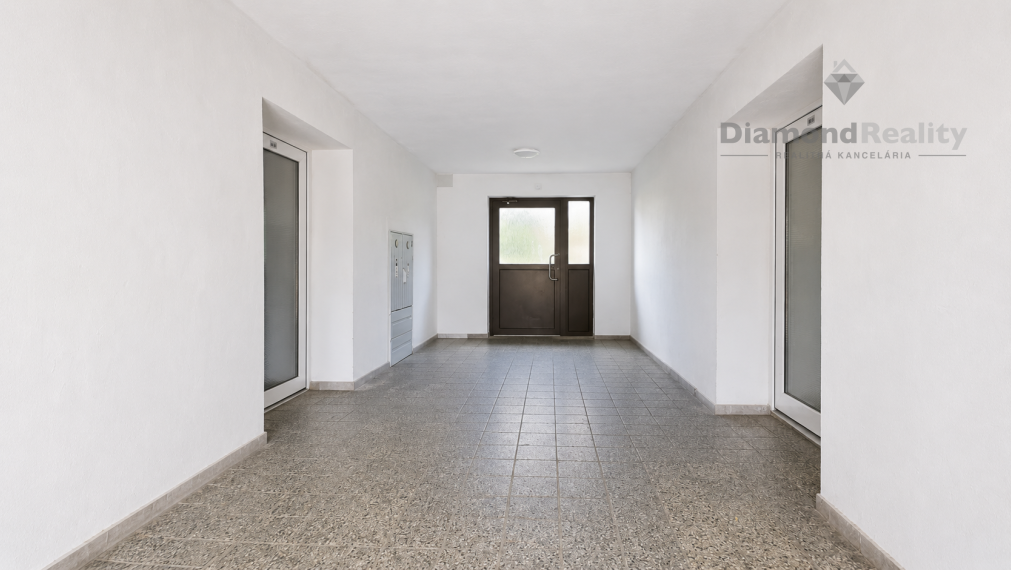NA PREDAJ 3 IZBOVÝ BYT S BALKÓNOM PO ČIASTOČNEJ REKONŠTRUKCII, TRIEDA SNP, KOŠICE - ZÁPAD.