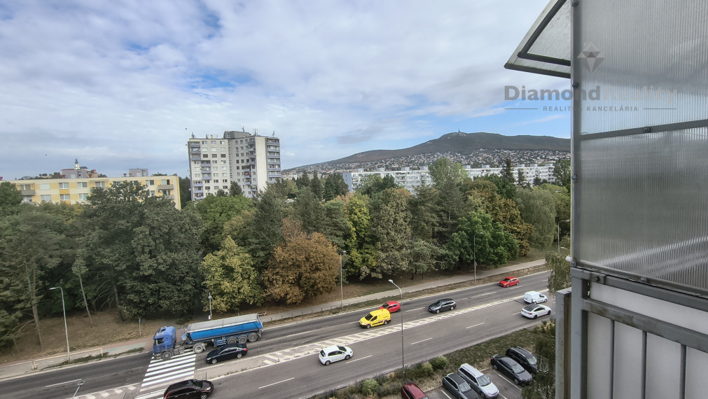 Super cena!Na predaj 2,5 izbový byt s balkónom v obľúbenej lokalite Nitra – Chrenová, pri N-centre