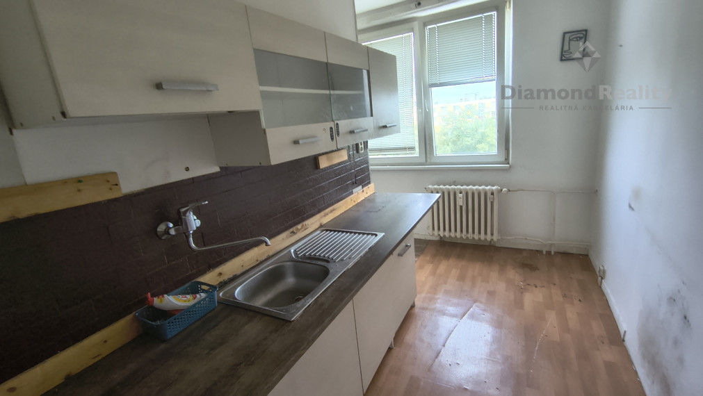 Super cena!Na predaj 2,5 izbový byt s balkónom v obľúbenej lokalite Nitra – Chrenová, pri N-centre