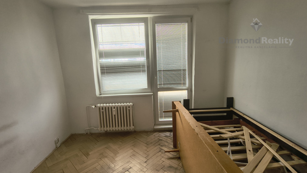 Super cena!Na predaj 2,5 izbový byt s balkónom v obľúbenej lokalite Nitra – Chrenová, pri N-centre