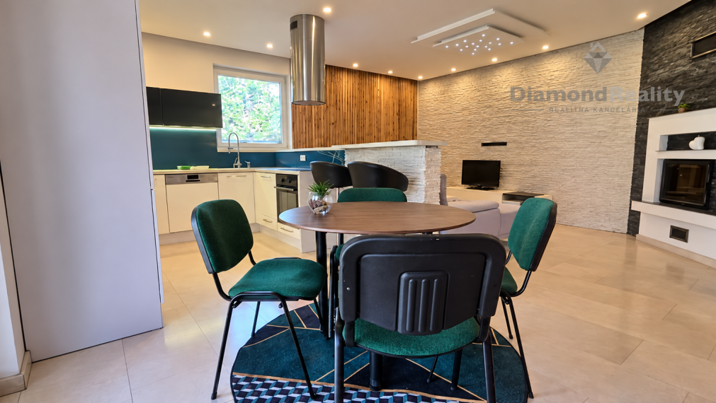 Rodinný dom s vlastným podnikaním a 5 Apartmánmi v obci Budimír