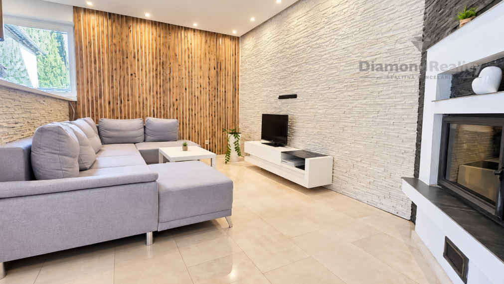 Rodinný dom s vlastným podnikaním a 5 Apartmánmi v obci Budimír