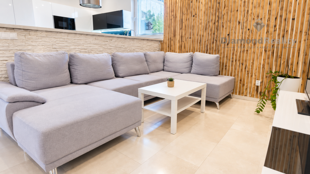 Rodinný dom s vlastným podnikaním a 5 Apartmánmi v obci Budimír
