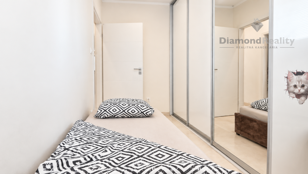 Rodinný dom s vlastným podnikaním a 5 Apartmánmi v obci Budimír
