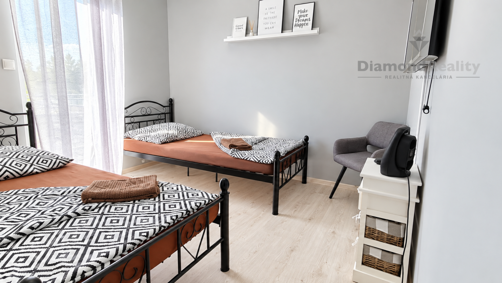 Rodinný dom s vlastným podnikaním a 5 Apartmánmi v obci Budimír