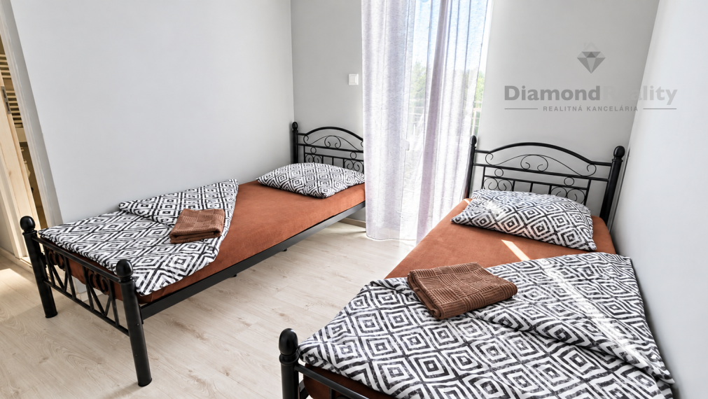 Rodinný dom s vlastným podnikaním a 5 Apartmánmi v obci Budimír