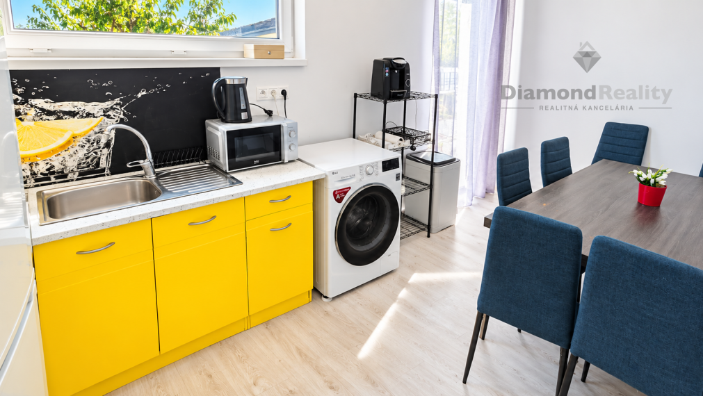 Rodinný dom s vlastným podnikaním a 5 Apartmánmi v obci Budimír
