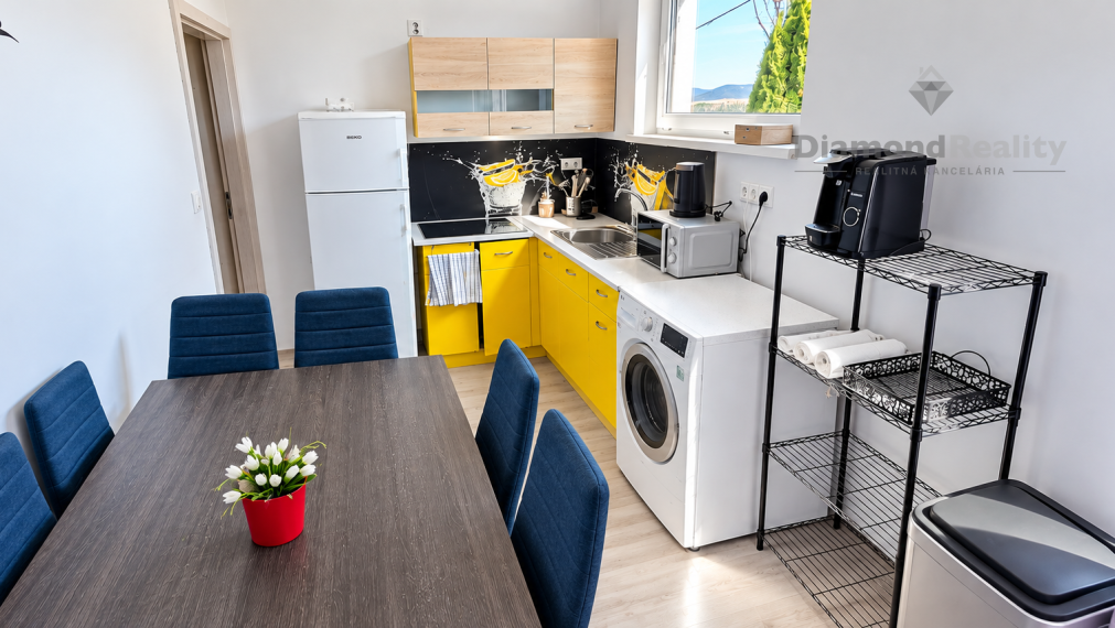 Rodinný dom s vlastným podnikaním a 5 Apartmánmi v obci Budimír