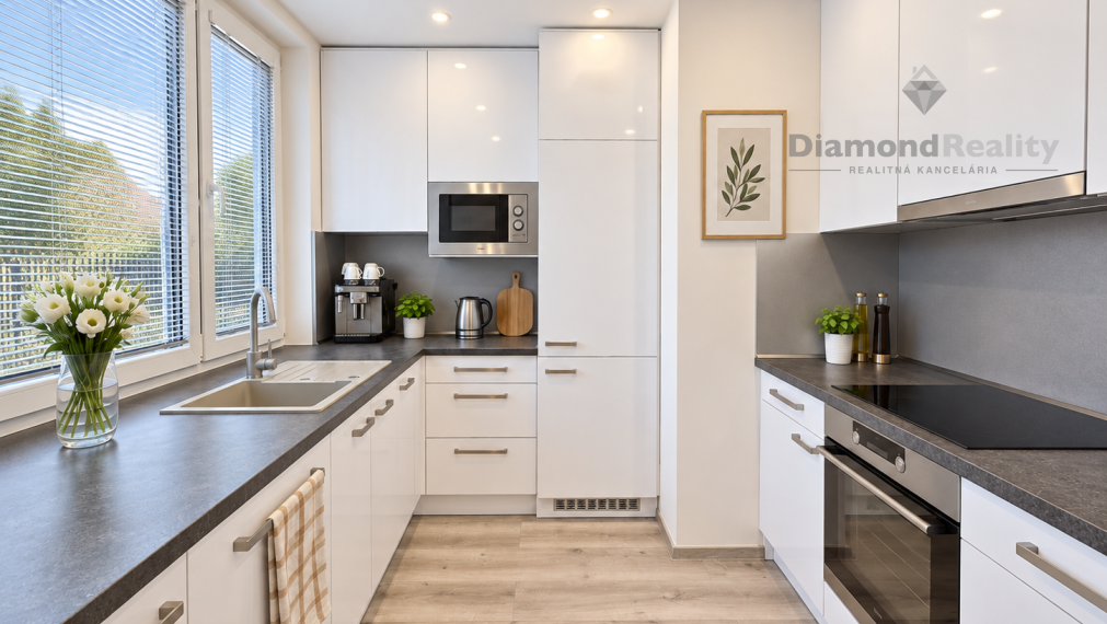 NA PREDAJ MODERNE ZREKONŠTRUOVANÝ 3 IZBOVÝ BYT  | 65m²