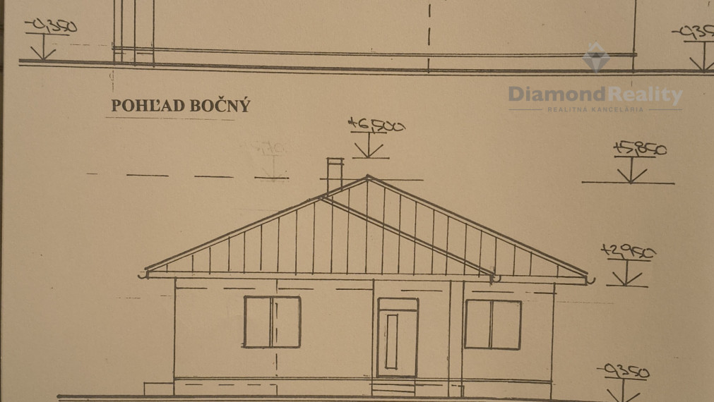 Na predaj atraktívny stavebný pozemok s projektom a stavebným povolením Malý Cetín