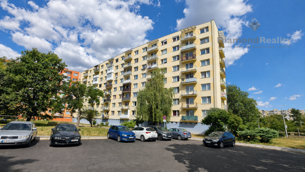 NA PREDAJ 3 IZBOVÝ BYT S BALKÓNOM PO ČIASTOČNEJ REKONŠTRUKCII, TRIEDA SNP, KOŠICE - ZÁPAD.