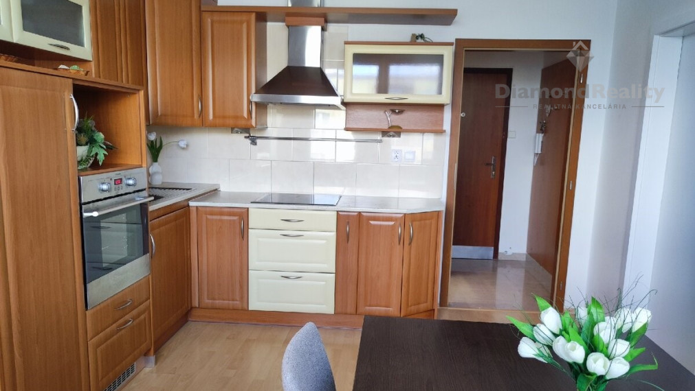 Na prenájom 2 izbový byt s balkónom, Hviezdoslavova, Senica