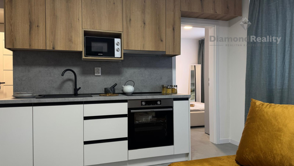NA PREDAJ KRÁSNY ZREKONŠTRUOVANÝ 1,5-IZBOVÝ BYT S BALKÓNOM –  KOŠICE – DAROVSKÝCH HRDINOV