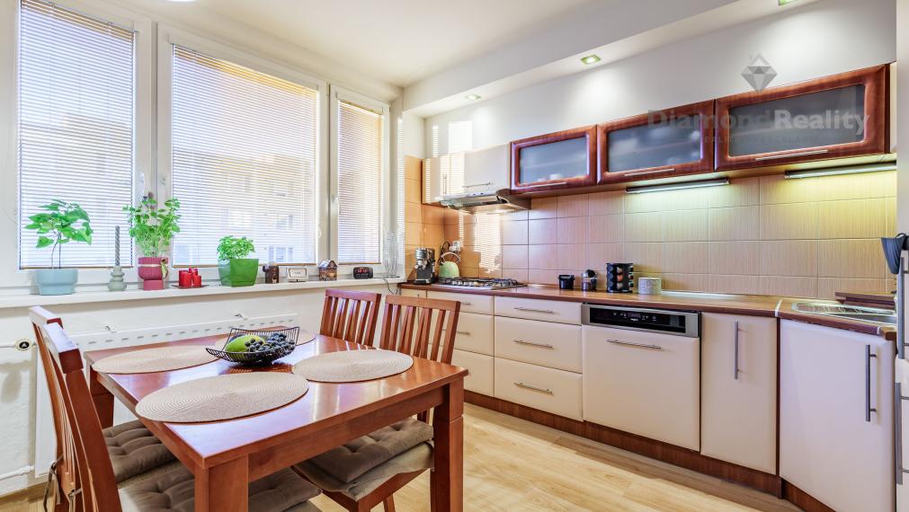2 izbový byt (56m2) po čiastočnej rekonštrukcii, Lodžia, Jegorovovo námestie – Furča, Košice