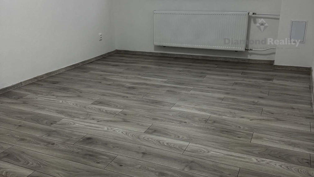 Na predaj 3 izbový byt Vráble-sídlisko Kaška