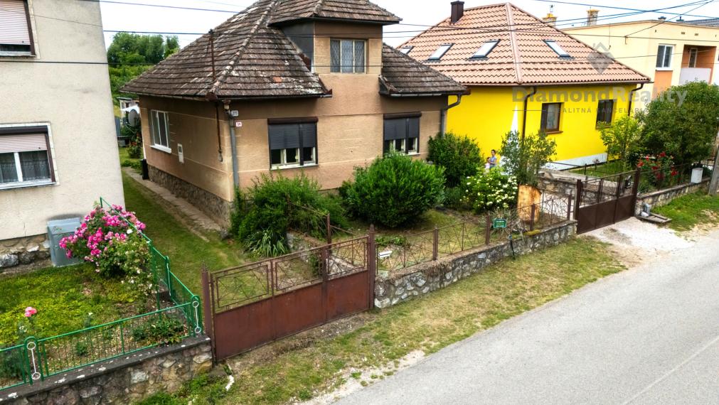 Na predaj starší rodinný dom v obci Mokrance, Košice - okolie.