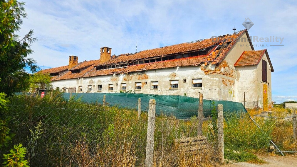 HALA 700 m² NA PREDAJ – SVÄTOPLUKOVO, 12 km OD NITRY